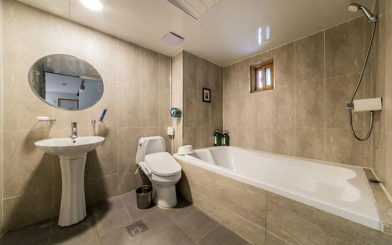 Hotel June Сеул